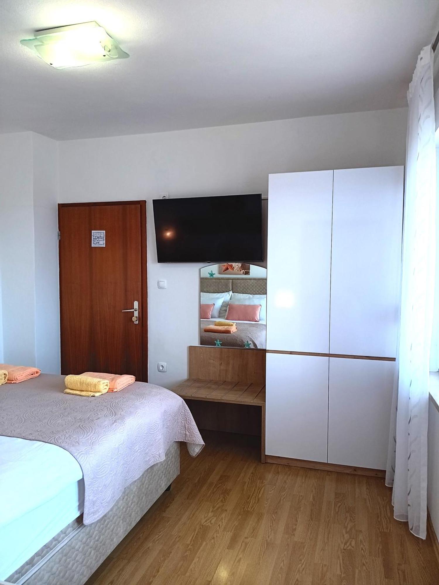 Apartmani Braut Kornić Eksteriør bilde